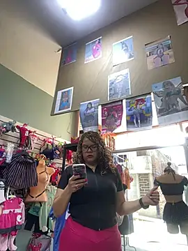 Snapshot of ROSALIALUCY chatting on 1, 4, 2026 ROSALIALUCY online show from 1, 4, 2026