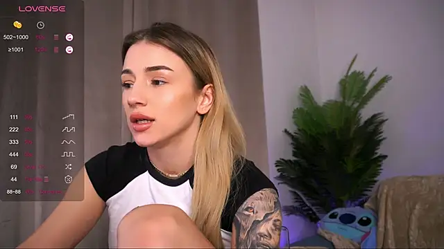 Snapshot of AishaCarter chatting on 12, 2, 2025 AishaCarter online show from 12, 2, 2025