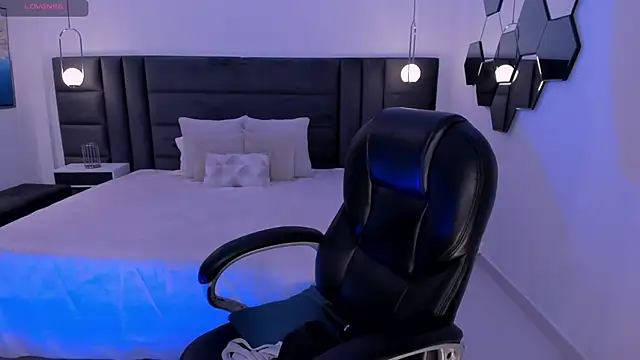 AmyWalker  online show from 31, 1, 2025