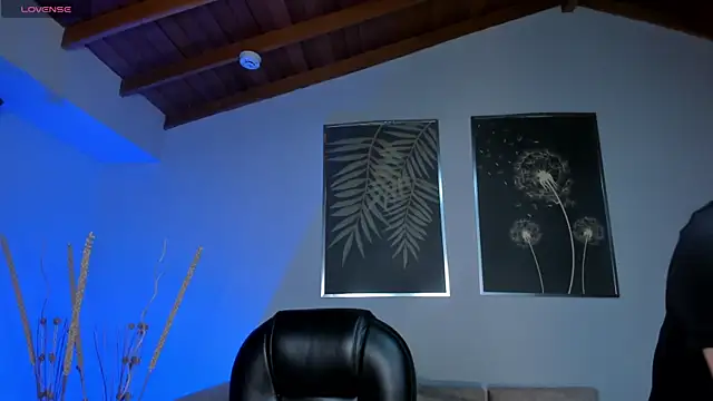 AmyWalker  online show from 4, 2, 2025