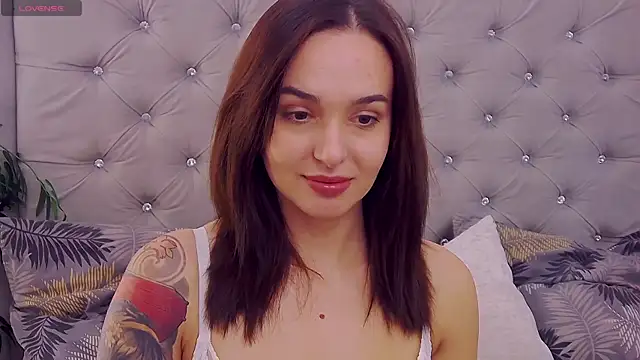 Snapshot of MeIisaLove chatting on 21, 11, 2025 MeIisaLove online show from 21, 11, 2025