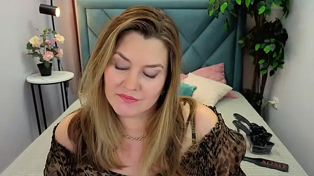 Adele Russo online show from 18, 11, 2025