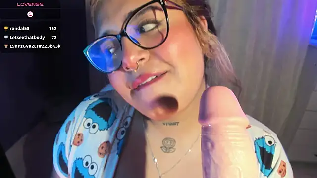 Snapshot of chloe_bonnet chatting on 11, 1, 2025 chloe bonnet online show from 11, 1, 2025