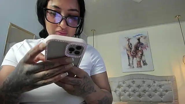 ayshel   online show from 9, 4, 2026