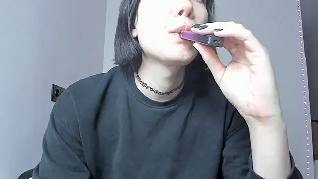 Snapshot of dollmore chatting on 1, 2, 2025 dollmore online show from 1, 2, 2025