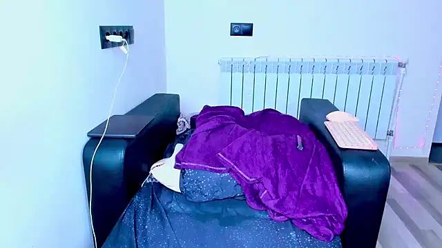 Snapshot of dollmore chatting on 11, 10, 2025 dollmore online show from 11, 10, 2025