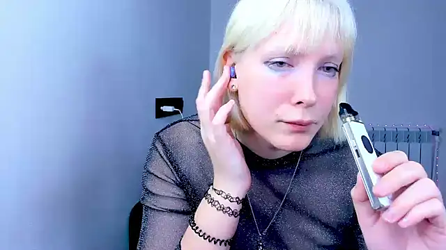 Snapshot of dollmore chatting on 5, 11, 2025 dollmore online show from 5, 11, 2025