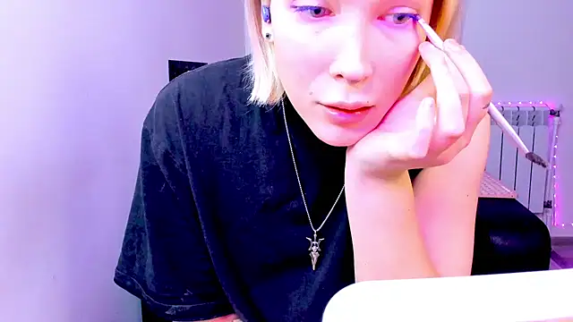 Snapshot of dollmore chatting on 29, 11, 2025 dollmore online show from 29, 11, 2025