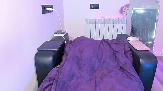 Snapshot of dollmore chatting on 29, 4, 2026 dollmore online show from 29, 4, 2026