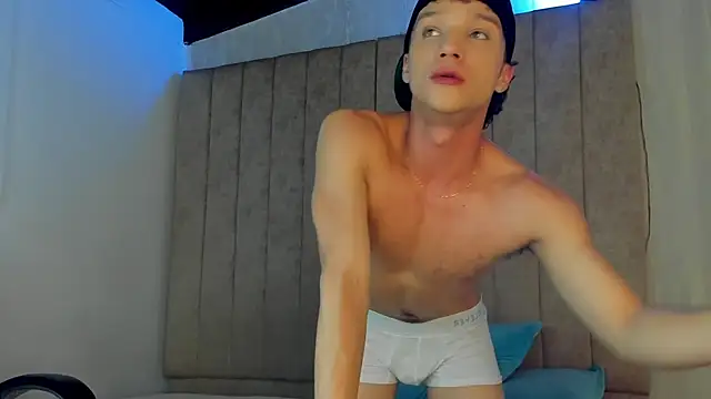 Snapshot of angelcortes chatting on 8, 11, 2025 angelcortes online show from 8, 11, 2025