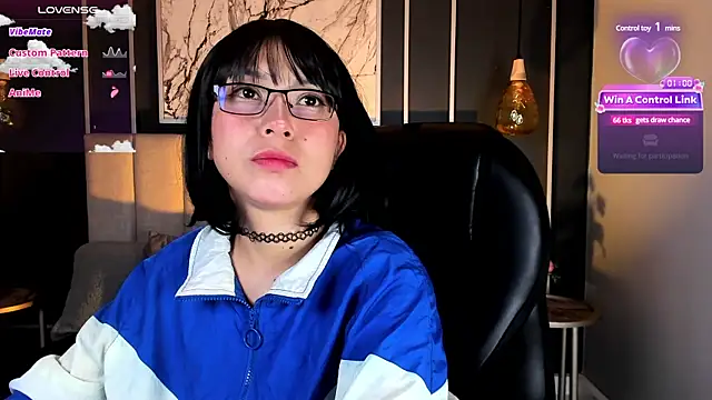 CoralineRicce  online show from 2, 12, 2024