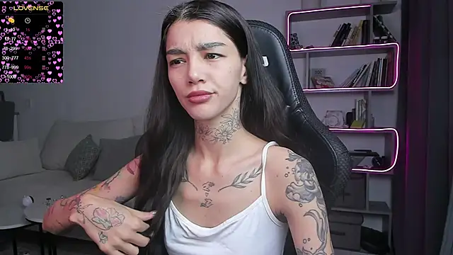 Snapshot of vinkitinkii chatting on 12, 1, 2025 vinkitinkii online show from 12, 1, 2025