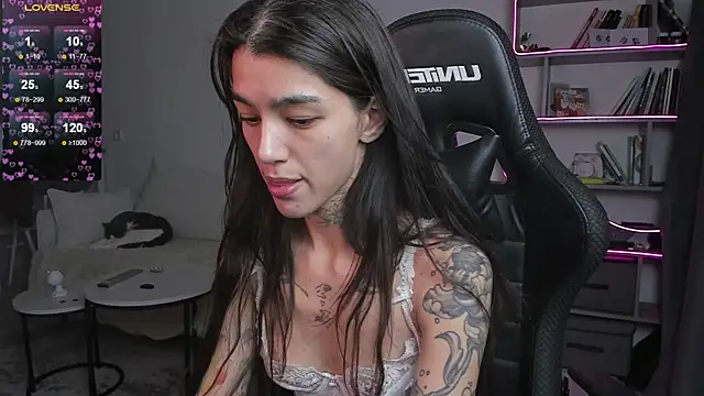 Snapshot of vinkitinkii chatting on 2, 2, 2025 vinkitinkii online show from 2, 2, 2025