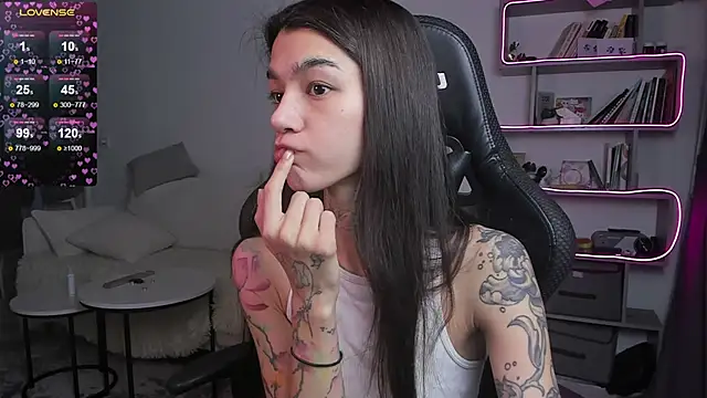 Snapshot of vinkitinkii chatting on 22, 2, 2025 vinkitinkii online show from 22, 2, 2025