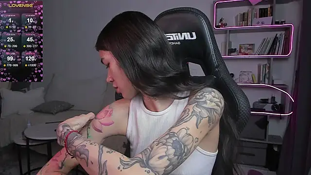 Snapshot of vinkitinkii chatting on 27, 2, 2025 vinkitinkii online show from 27, 2, 2025