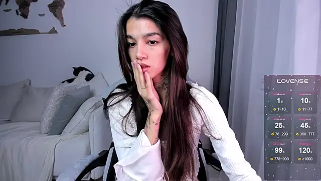 Snapshot of vinkitinkii chatting on 2, 10, 2025 vinkitinkii online show from 2, 10, 2025