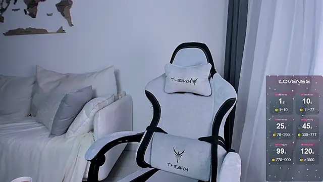 Snapshot of vinkitinkii chatting on 4, 10, 2025 vinkitinkii online show from 4, 10, 2025