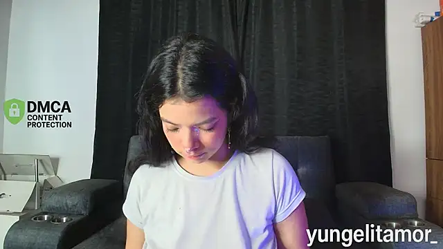 yungelitamor  online show from 28, 9, 2025