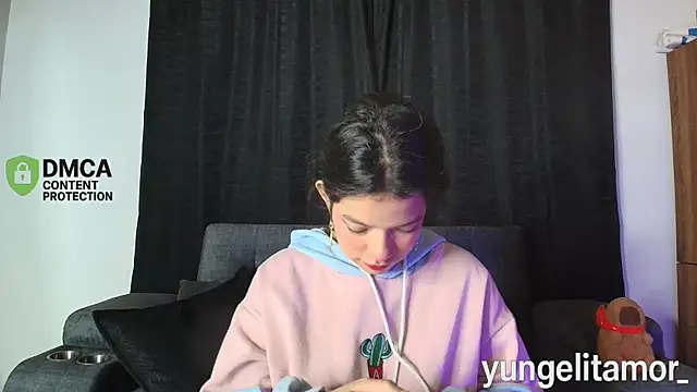 yungelitamor  online show from 29, 9, 2025