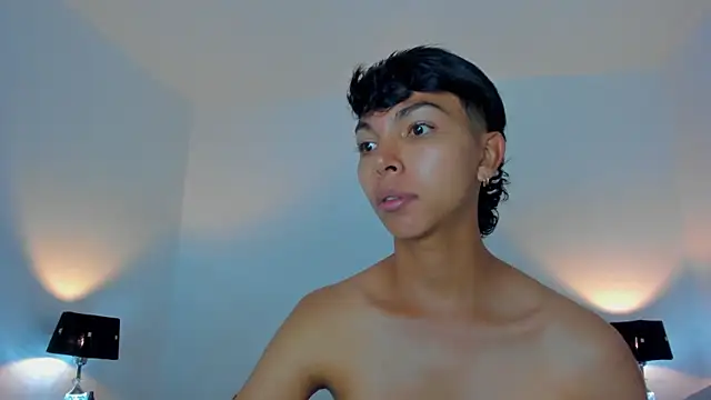 Snapshot of xhenisa_ chatting on 24, 3, 2026 xhenisa online show from 24, 3, 2026