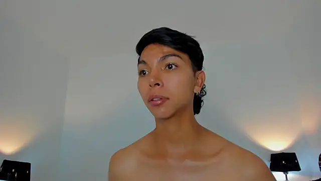 Snapshot of xhenisa_ chatting on 3, 4, 2026 xhenisa online show from 3, 4, 2026