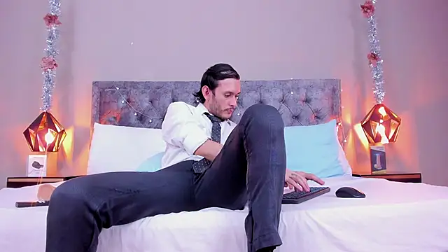 jeanpiere  online show from 19, 12, 2024