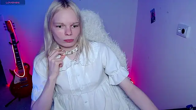 Snapshot of Emily_Nyaffee chatting on 5, 3, 2026 Emily Nyaffee online show from 5, 3, 2026