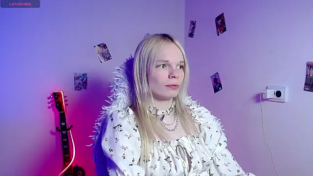 Snapshot of Emily_Nyaffee chatting on 24, 3, 2026 Emily Nyaffee online show from 24, 3, 2026