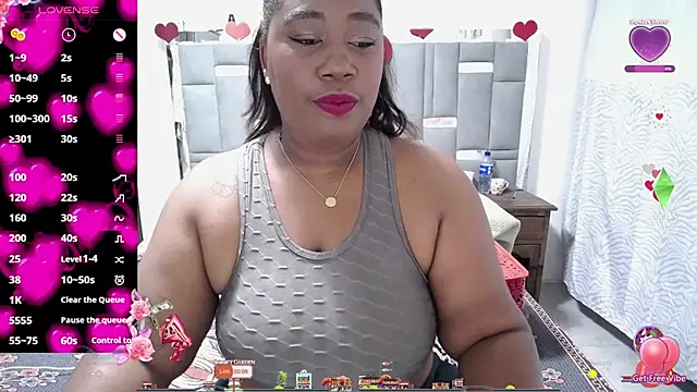 Snapshot of thickebonymilfF chatting on 26, 9, 2025 thickebonymilfF online show from 26, 9, 2025
