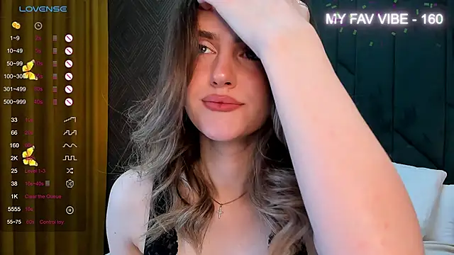 Snapshot of Skinny_Alice chatting on 4, 12, 2024 Skinny Alice online show from 4, 12, 2024