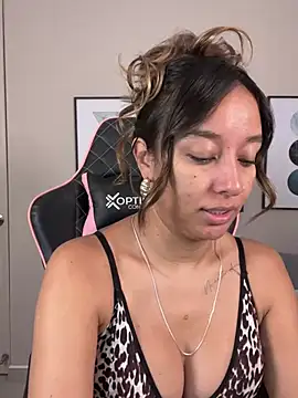 DianaHopson online show from 13, 3, 2025