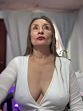 lilian prada online show from 25, 7, 2026