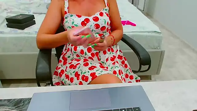 Snapshot of EveLove33 chatting on 23, 7, 2026 EveLove33 online show from 23, 7, 2026