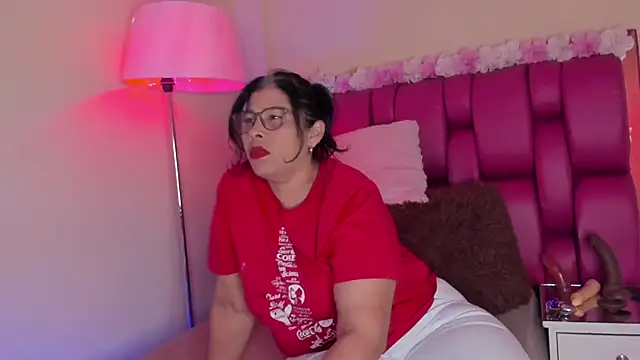 Snapshot of desire_matture chatting on 10, 1, 2025 desire matture online show from 10, 1, 2025