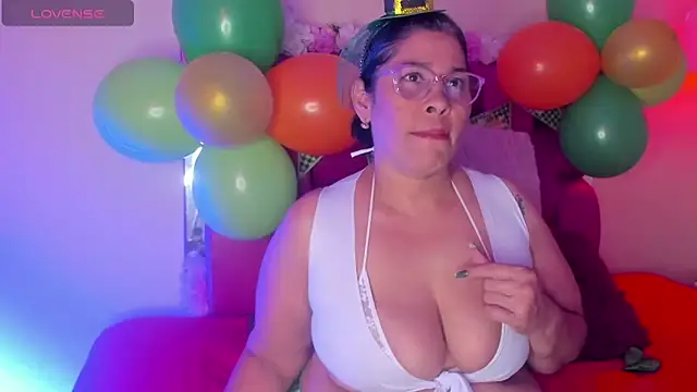 Snapshot of desire_matture chatting on 17, 3, 2025 desire matture online show from 17, 3, 2025