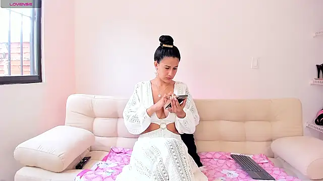 Snapshot of Alaia_Ferrer_ chatting on 2, 3, 2025 Alaia Ferrer online show from 2, 3, 2025