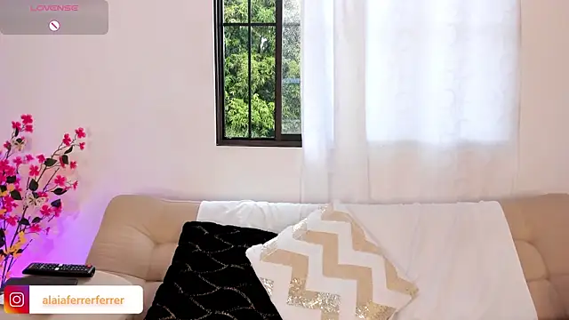 Snapshot of Alaia_Ferrer_ chatting on 11, 10, 2025 Alaia Ferrer online show from 11, 10, 2025