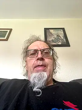 Snapshot of chatting on 21, 9, 2025 online show from 21, 9, 2025