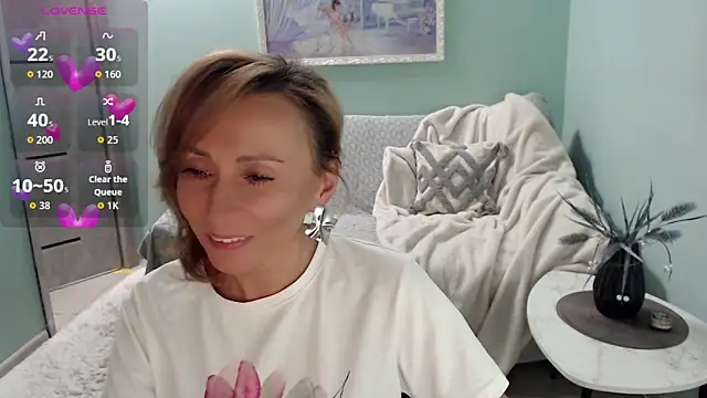 Snapshot of HornyMilf_777 chatting on 12, 10, 2025 HornyMilf 777 online show from 12, 10, 2025