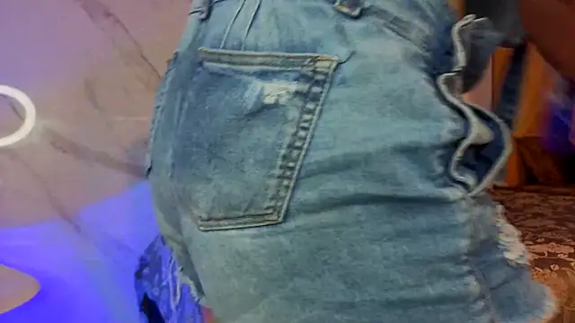 Snapshot of CandyQueenGold chatting on 7, 4, 2026 CandyQueenGold online show from 7, 4, 2026