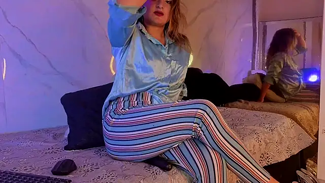 Snapshot of CandyQueenGold chatting on 13, 4, 2026 CandyQueenGold online show from 13, 4, 2026