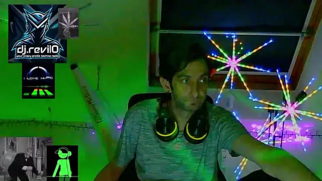 Snapshot of RevilO1180 chatting on 17, 4, 2026 RevilO1180 online show from 17, 4, 2026