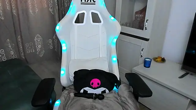 EveEvian online show from 14, 1, 2025