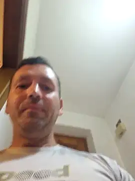Snapshot of florin421 chatting on 28, 4, 2026 florin421 online show from 28, 4, 2026