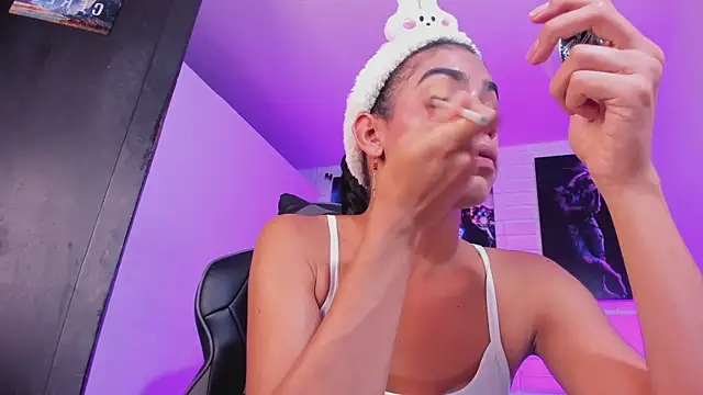 Snapshot of Alahia_Rodriguez chatting on 1, 11, 2025 Alahia Rodriguez online show from 1, 11, 2025