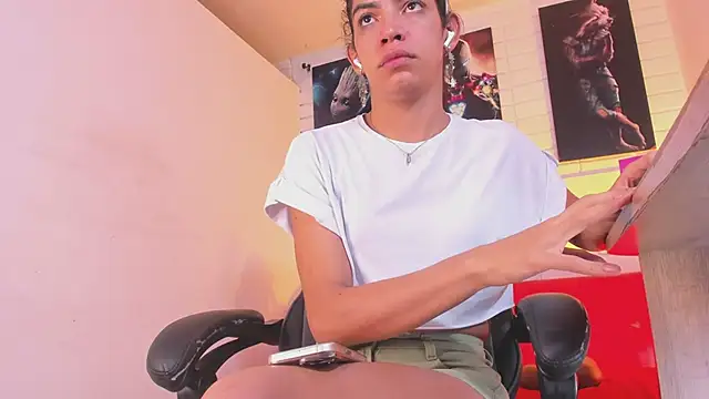 Snapshot of Alahia_Rodriguez chatting on 11, 11, 2025 Alahia Rodriguez online show from 11, 11, 2025