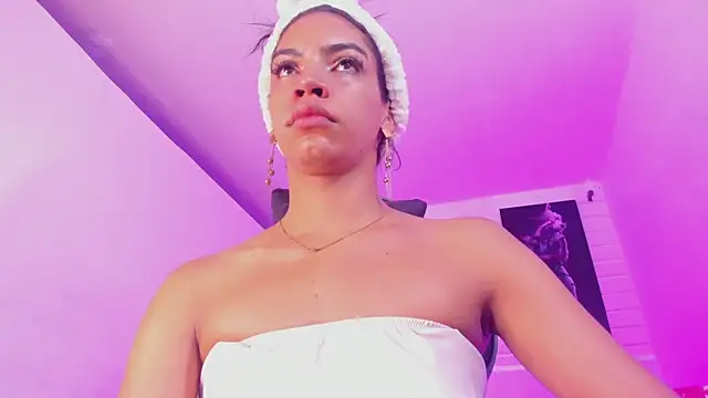 Snapshot of Alahia_Rodriguez chatting on 17, 11, 2025 Alahia Rodriguez online show from 17, 11, 2025