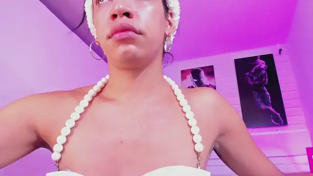 Snapshot of Alahia_Rodriguez chatting on 21, 11, 2025 Alahia Rodriguez online show from 21, 11, 2025