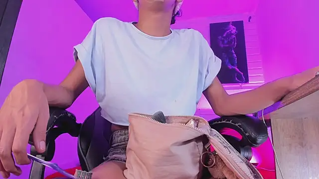 Snapshot of Alahia_Rodriguez chatting on 28, 11, 2025 Alahia Rodriguez online show from 28, 11, 2025