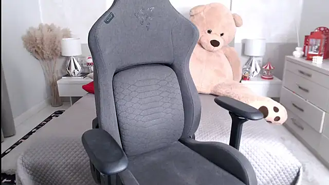 Smileyouarehere online show from 2, 2, 2025